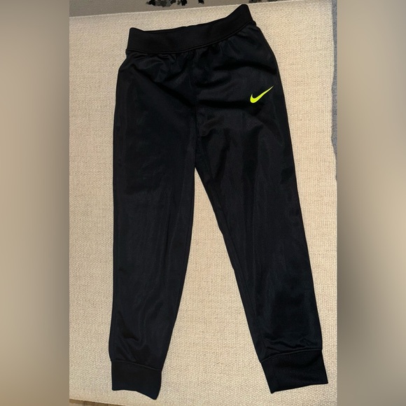 Nike Joggers 5-6T - Picture 2 of 2